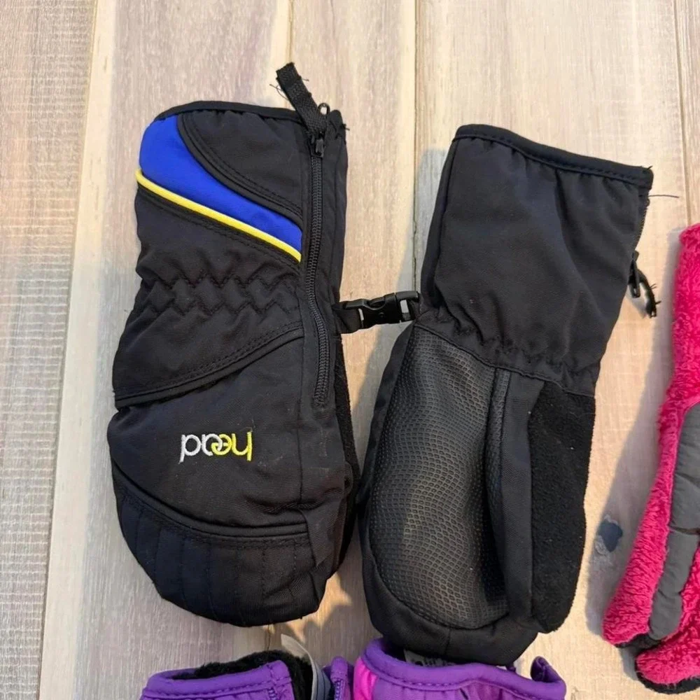 Lot of kids snow The North Face pink ski gloves #skiing #outdoor